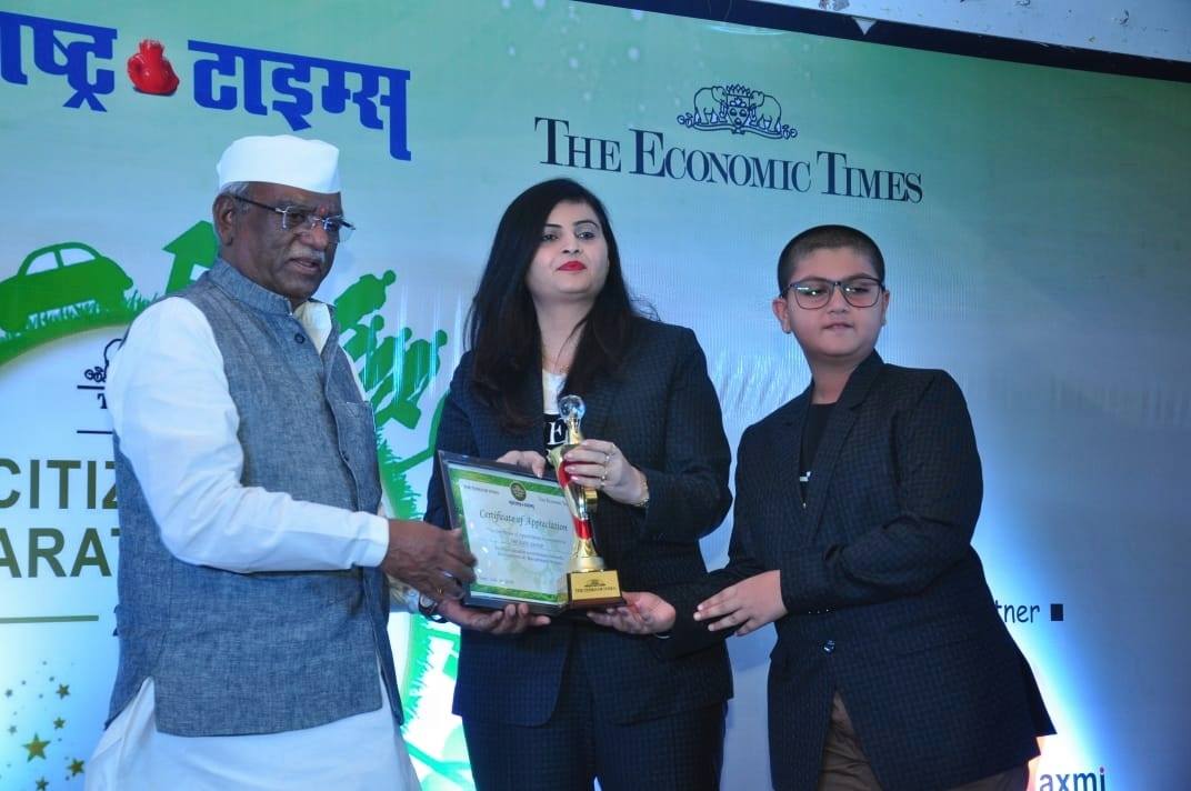 Mrs. Archana S. Kute (Managing Director – The Kute Group) with Master Aryan S. Kute (CMD-OAO INDIA) received the prestigious award of ‘Citizen of Marathwada’ for their outstanding performance in the industrial sector; in the presence of honorable dignitaries.<br>
Mr. Haribhau Nana Bagade (Speaker of the Assembly), Mr. Atul Save (Minister of State – Maharashtra), Mr. Nandkumar Ghode (Mayor – Aurangabad), Mr. Pramod Mane (Editor – Maharashtra Times).