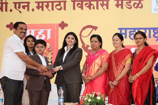Mrs. Archana Suresh Kute (MD-The Kute Group) received ‘Yashaswi Mahila Award 2018’