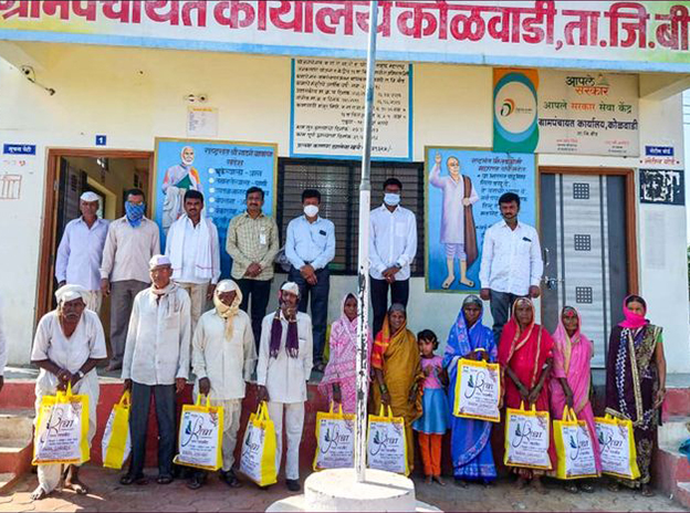 The Kute Group Foundation on every Diwali tries to add brightness to the life of needy farmers and their families. Under CSR initiatives, we always try to promote happiness in the lives of less fortunate so they too enjoy the festive season. Clothes and Delecisies were distributed in Kolwadi village of Beed district in the year 2020.