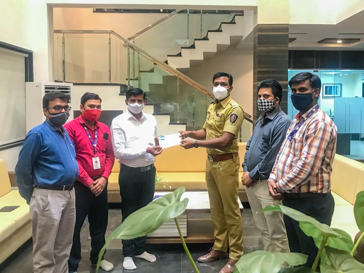 To help in the dire situation of the Covid-19 pandemic and respond to the appeal of Aurangabad IPS officer Hon’ble Smt. Mokshada Patil, Tirumala Oil Refinery, Gangapur on behalf of Kute Group Foundation, handed over a cheque of Rs. 2 lakh to Hon’ble DYSP Sandeep Gavit and Inspector of Police Sanjay Lohkare for better health of Aurangabad Rural District Police Officers, Staffs, and their family members.