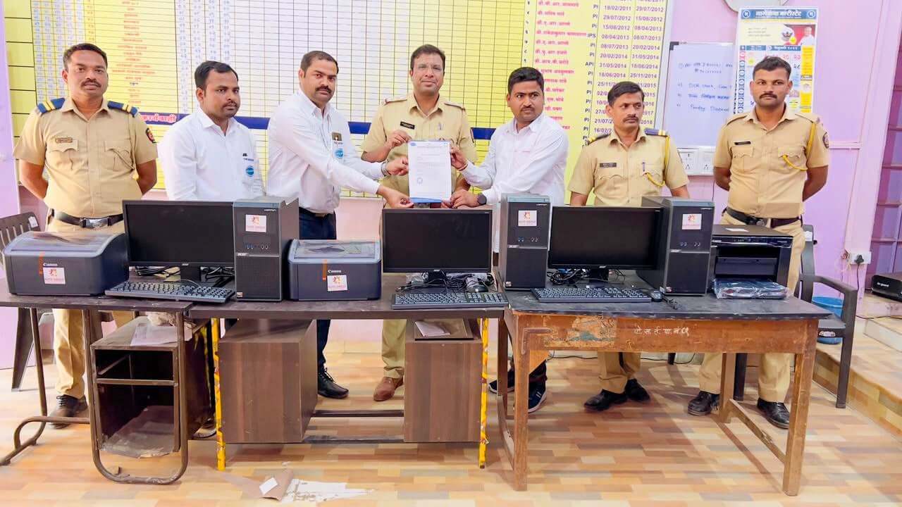 The Kute Group Foundation appreciated the services of our policemen by distributing 3 computer sets with automatic printing machines to Pathardi Police Station District – Ahmednagar.<br>
Honorable Police Inspector Suhas Chavan Sir and esteemed officers of The Kute Group Foundation, Kailas Mohite Sir, Birari Sir, and Shinde Sir also marked their auspicious presence on the occasion.