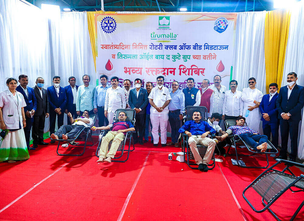 “Blood Donation Best Donation”, Grand Blood Donation Camp organized by Tirumala Edible Oil by the Kute Group and Rotary Club of Beed Midtown on the occasion of Independence Day.
